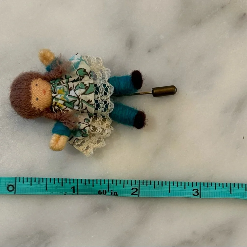Handmade Doll Pin / Brooch - VINTAGE 1970s - Picture 7 of 7